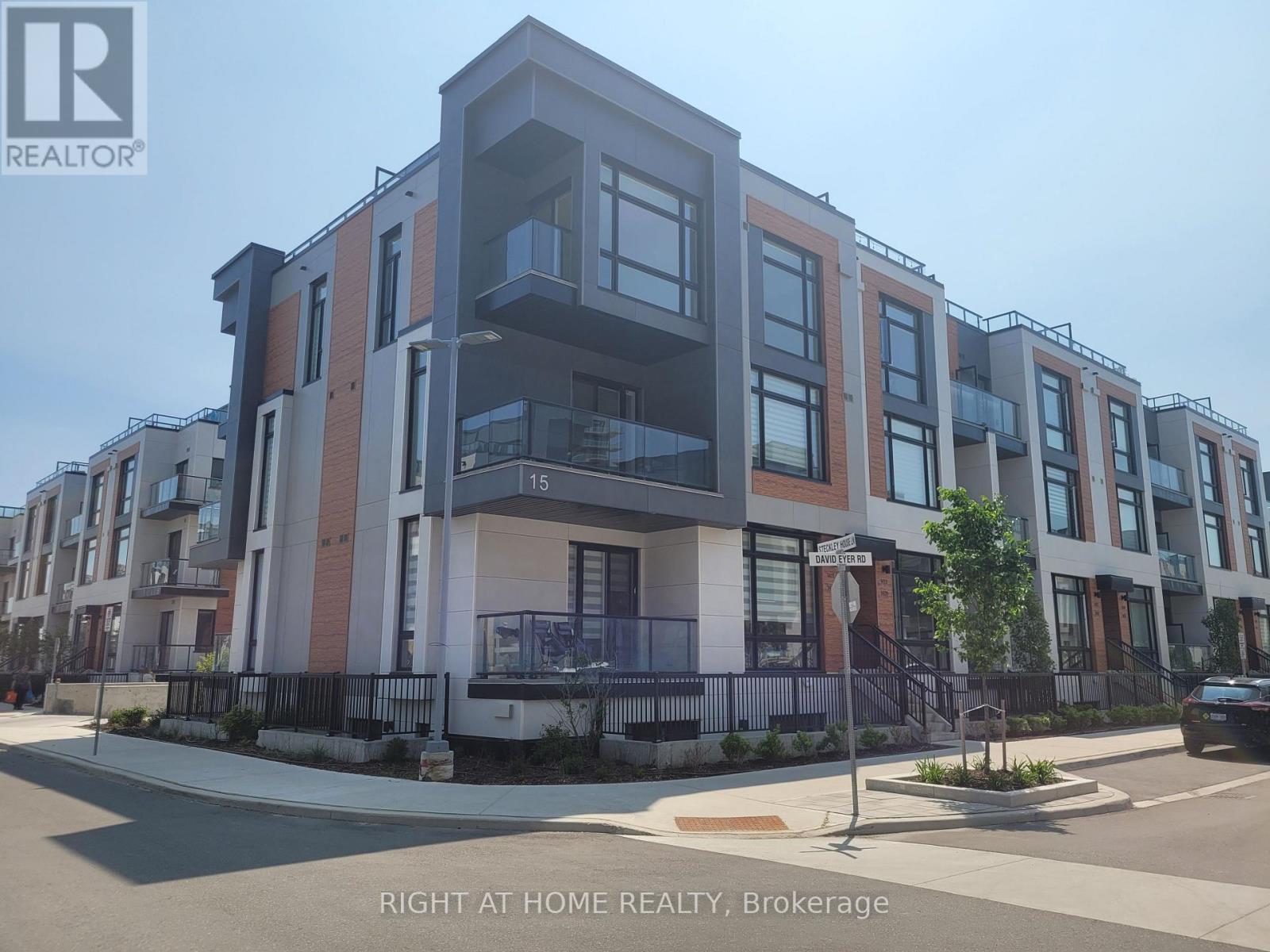 1411 - 15 DAVID EYER ROAD, Richmond Hill, Ontario