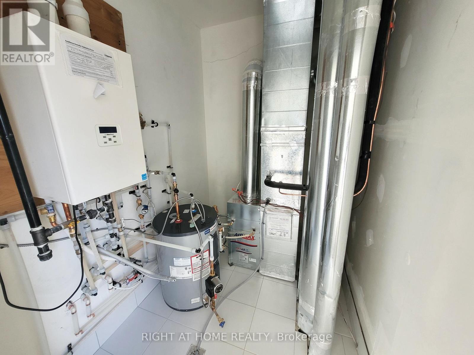 1411 - 15 David Eyer Road, Richmond Hill, Ontario  L4S 0N2 - Photo 35 - N13005026