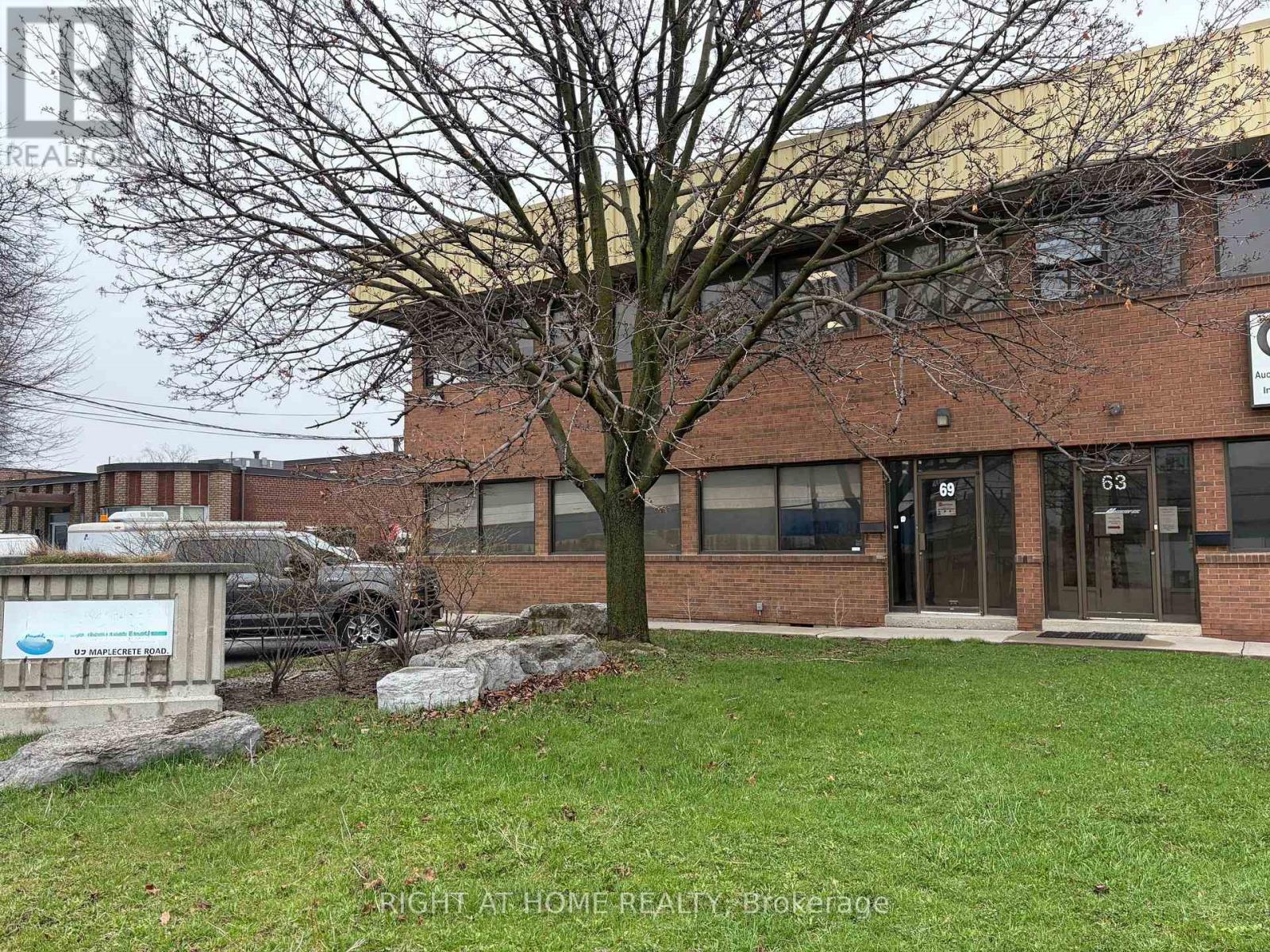 69 Maplecrete Road, Vaughan, Ontario  L4K 1A5 - Photo 2 - N13005104