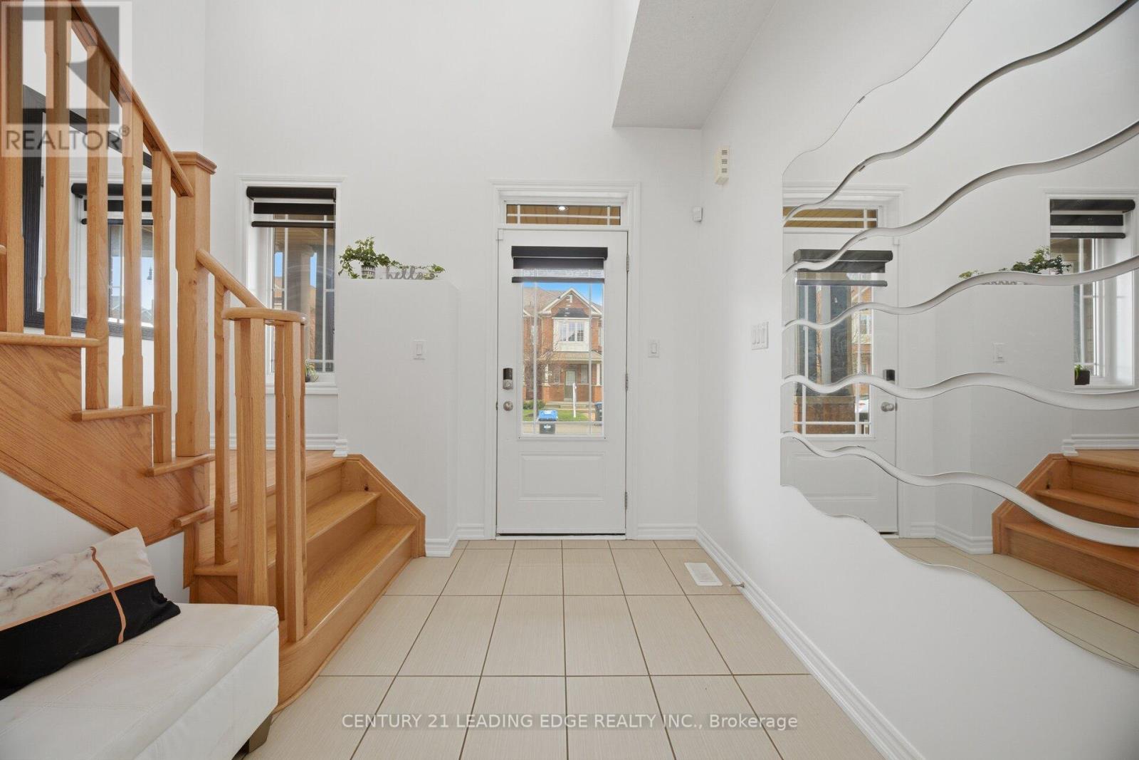 106 Kempenfelt Trail, Brampton, Ontario  L7A 0Z9 - Photo 4 - W13005028