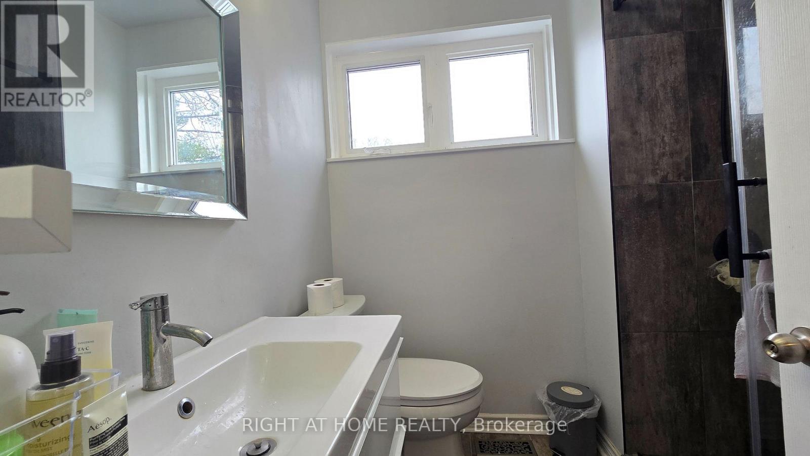 1379 Rock Court, Mississauga, Ontario  L5J 3W5 - Photo 14 - W13005032