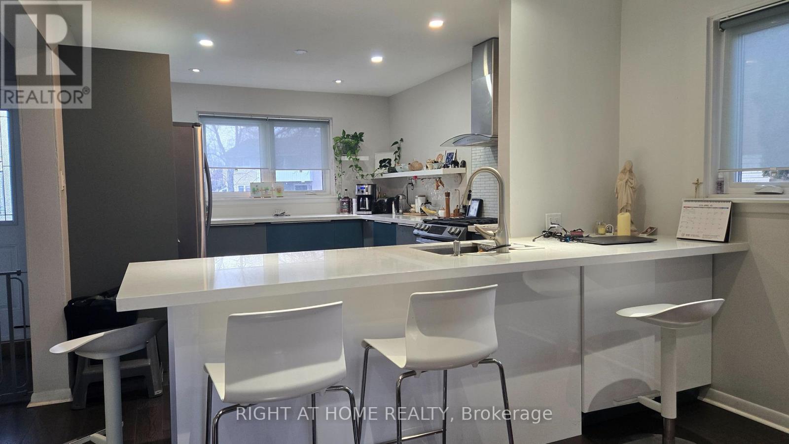 1379 Rock Court, Mississauga, Ontario  L5J 3W5 - Photo 4 - W13005032