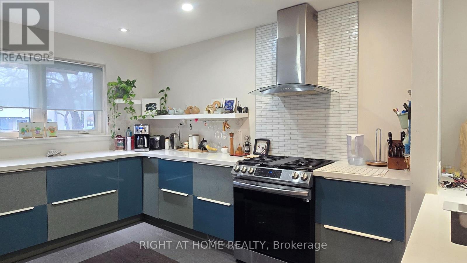 1379 Rock Court, Mississauga, Ontario  L5J 3W5 - Photo 5 - W13005032