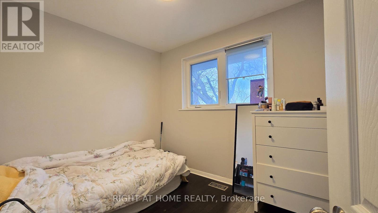 1379 Rock Court, Mississauga, Ontario  L5J 3W5 - Photo 9 - W13005032