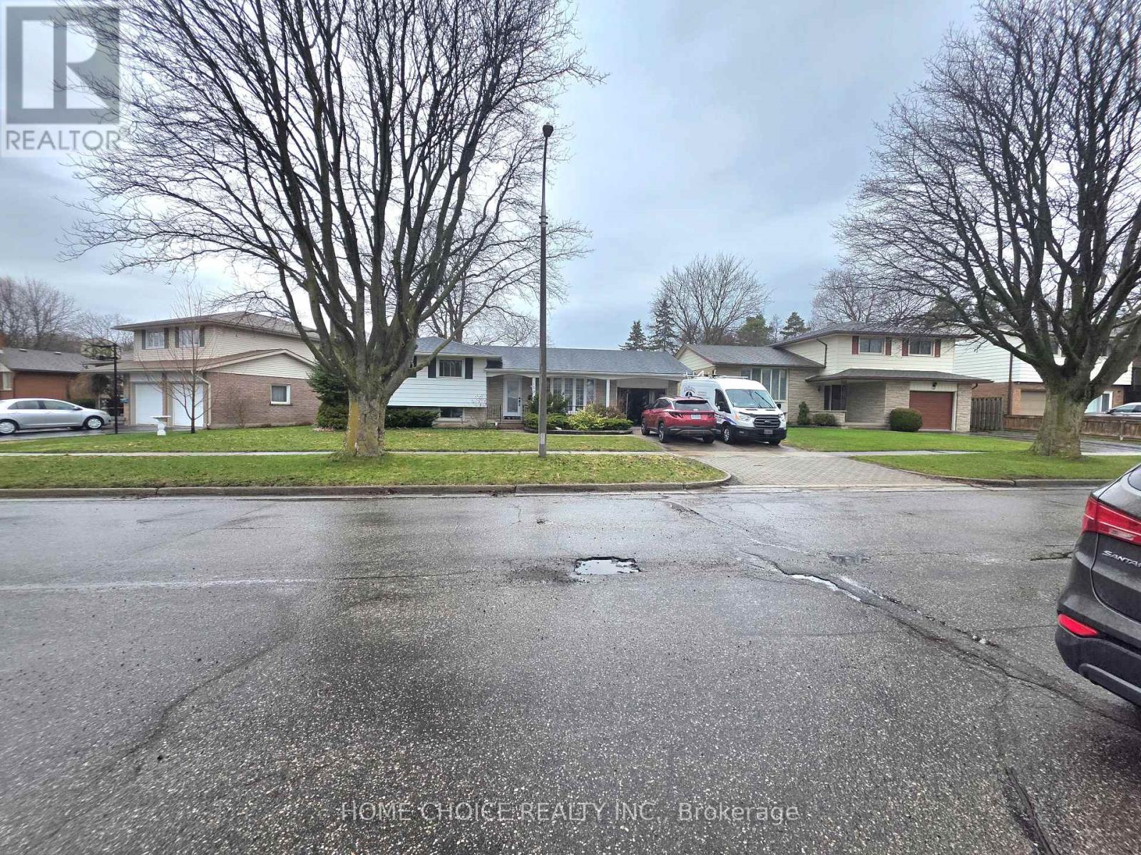 130 CHAMPLAIN CRESCENT, Kitchener, Ontario