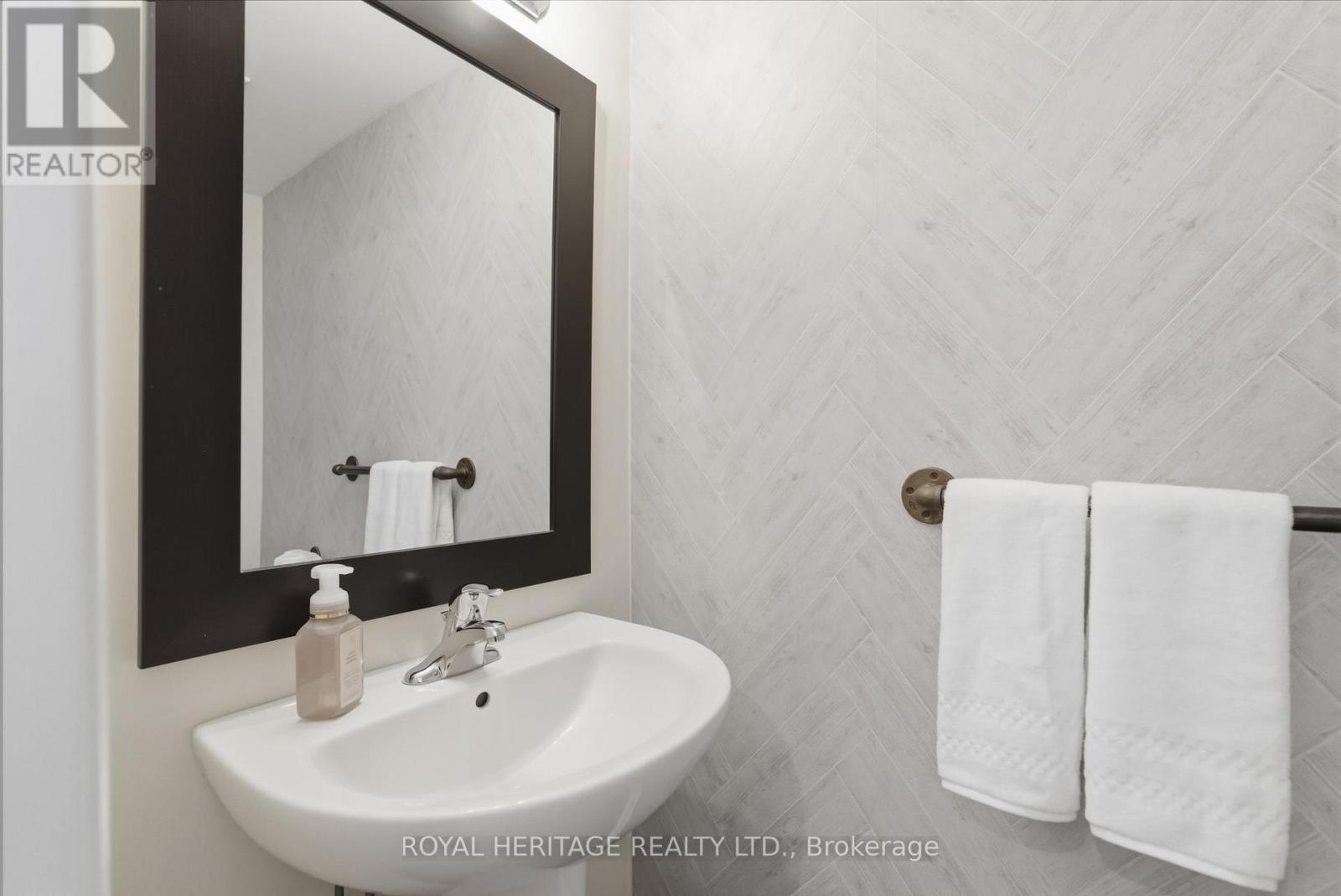 17 Ken Bromley Lane, Clarington, Ontario  L1C 0S4 - Photo 21 - E13005120