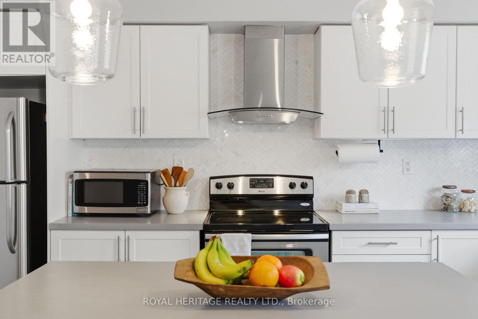 17 Ken Bromley Lane, Clarington, Ontario  L1C 0S4 - Photo 8 - E13005120