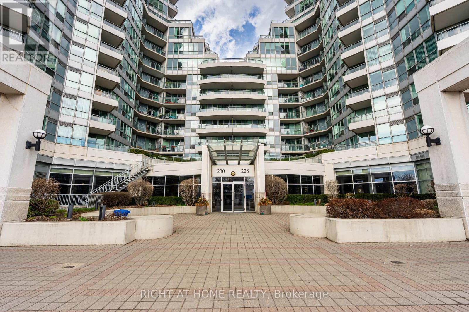 918 - 230 Queens Quay W, Toronto, Ontario  M5J 2Y7 - Photo 2 - C13005170