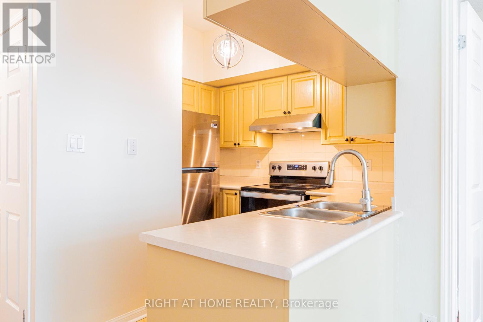 918 - 230 Queens Quay W, Toronto, Ontario  M5J 2Y7 - Photo 5 - C13005170