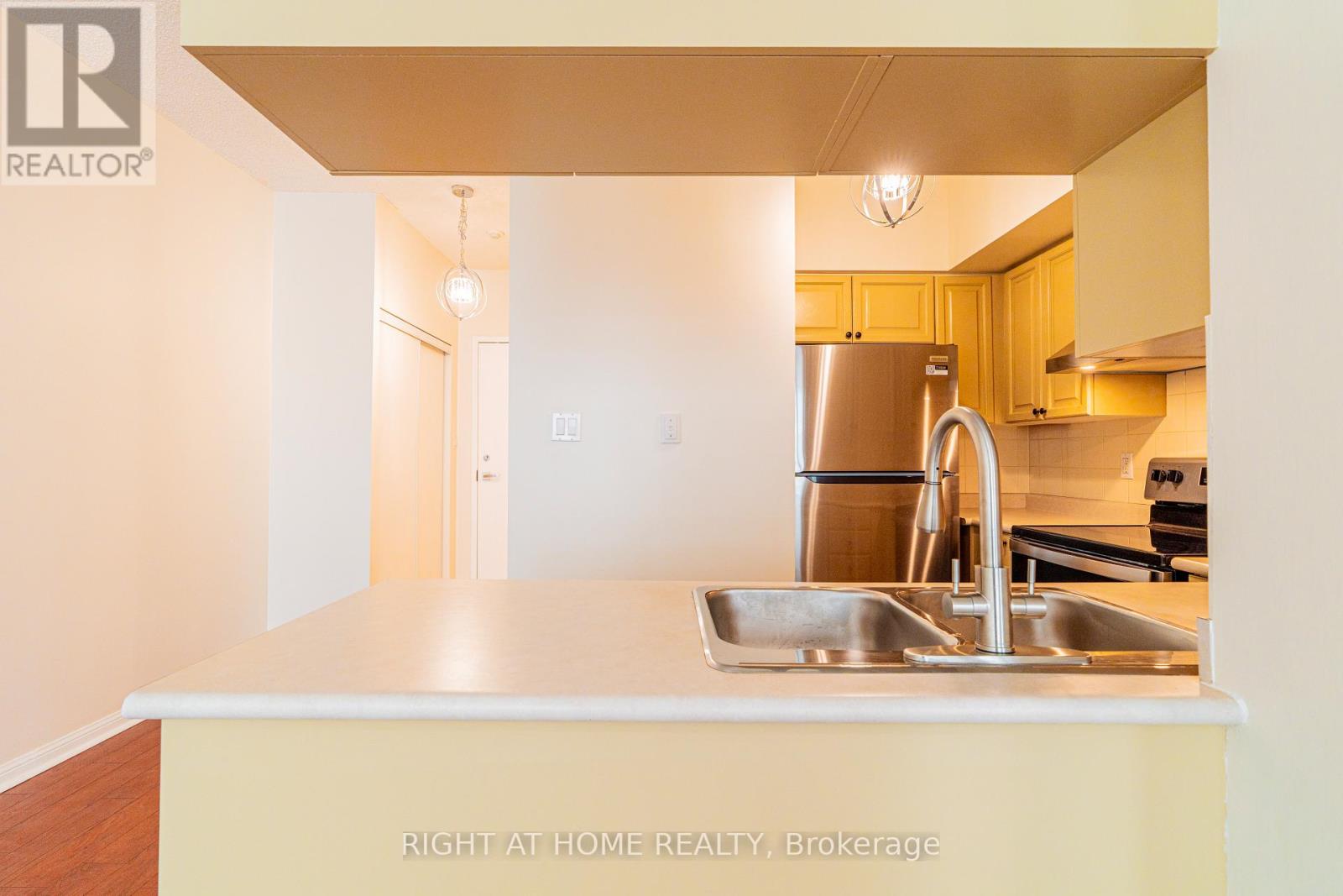 918 - 230 Queens Quay W, Toronto, Ontario  M5J 2Y7 - Photo 6 - C13005170