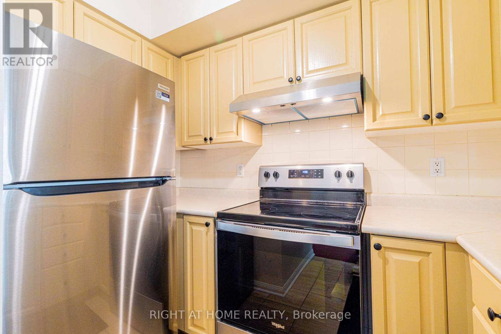 918 - 230 Queens Quay W, Toronto, Ontario  M5J 2Y7 - Photo 8 - C13005170