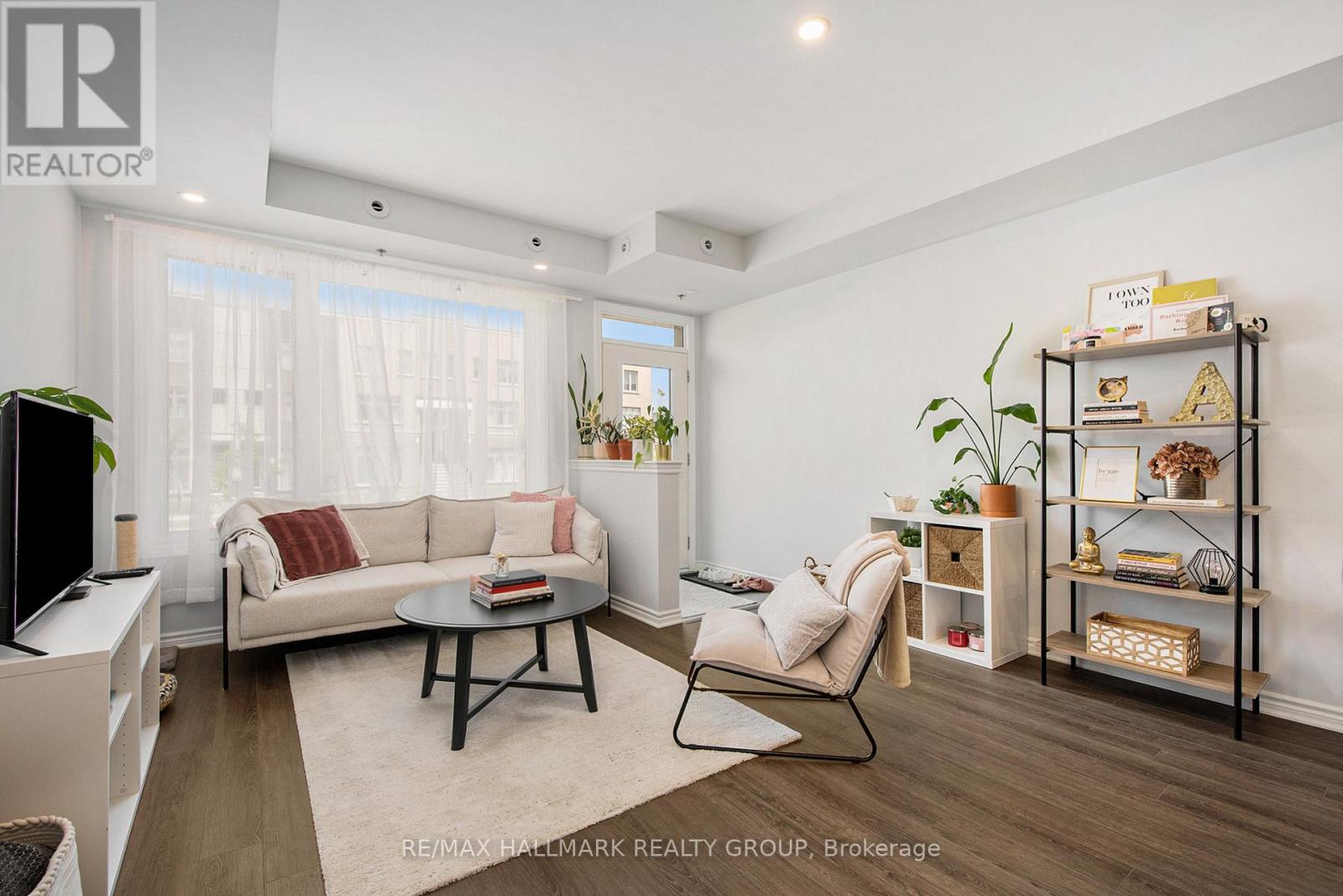 814 Mikinak Road, Ottawa, Ontario  K1K 0P2 - Photo 3 - X13005158