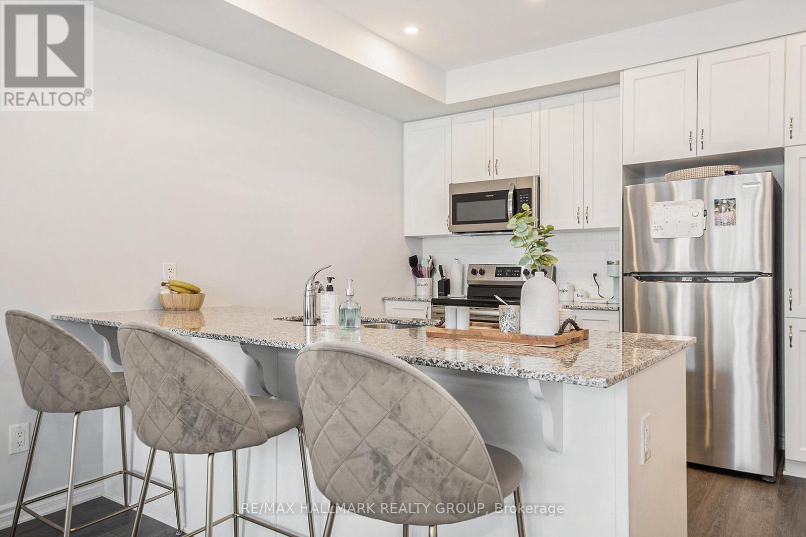 814 Mikinak Road, Ottawa, Ontario  K1K 0P2 - Photo 4 - X13005158