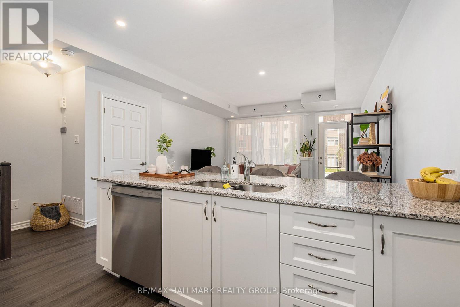 814 Mikinak Road, Ottawa, Ontario  K1K 0P2 - Photo 5 - X13005158