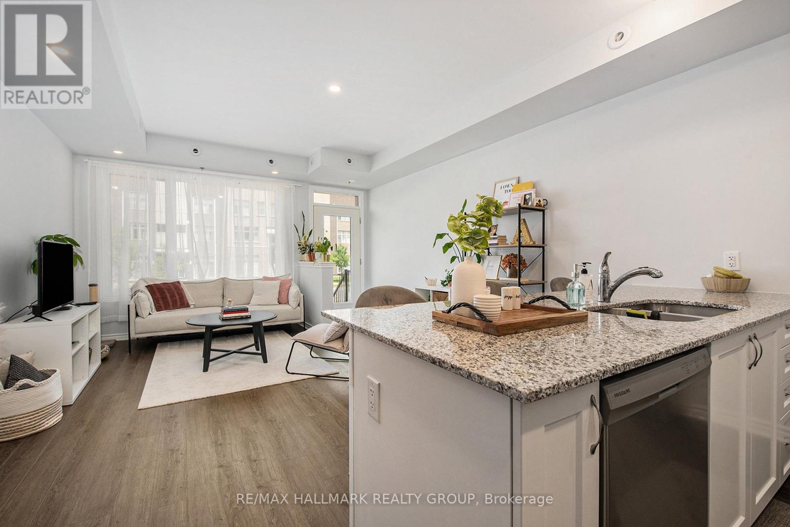 814 Mikinak Road, Ottawa, Ontario  K1K 0P2 - Photo 6 - X13005158