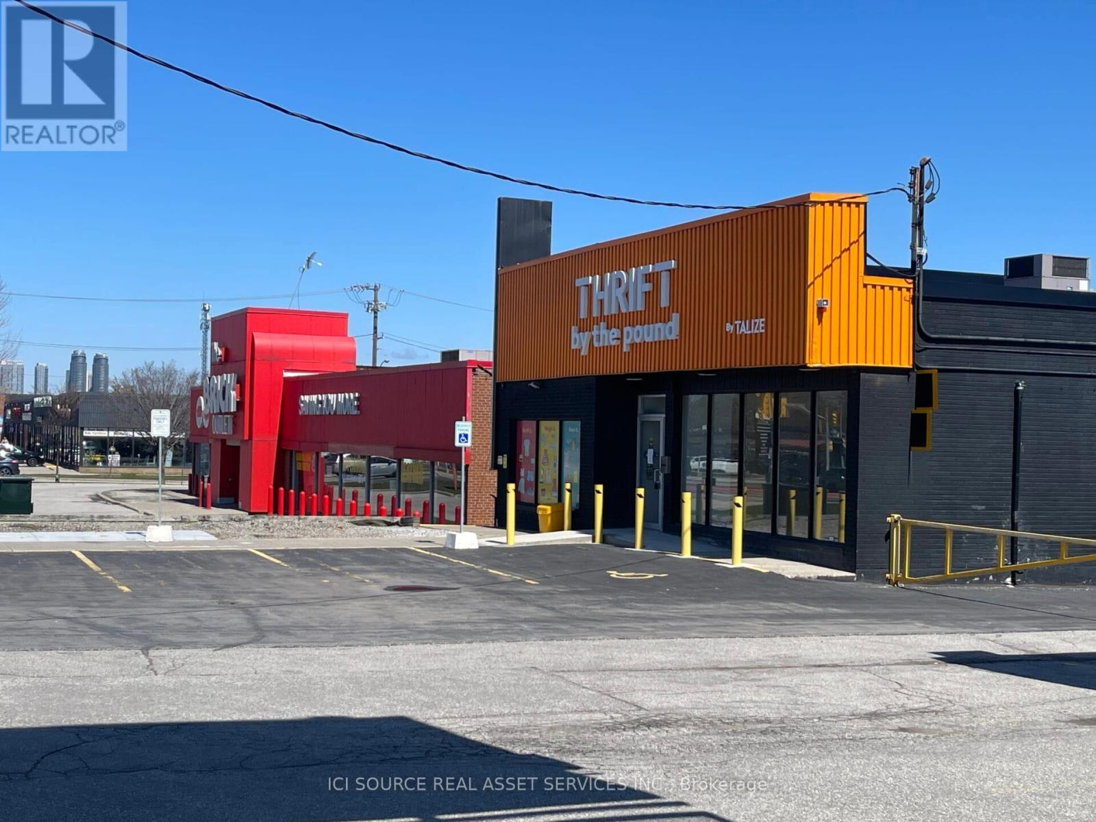 1153 Kennedy Road, Toronto, Ontario  M1P 2K8 - Photo 2 - E13005118