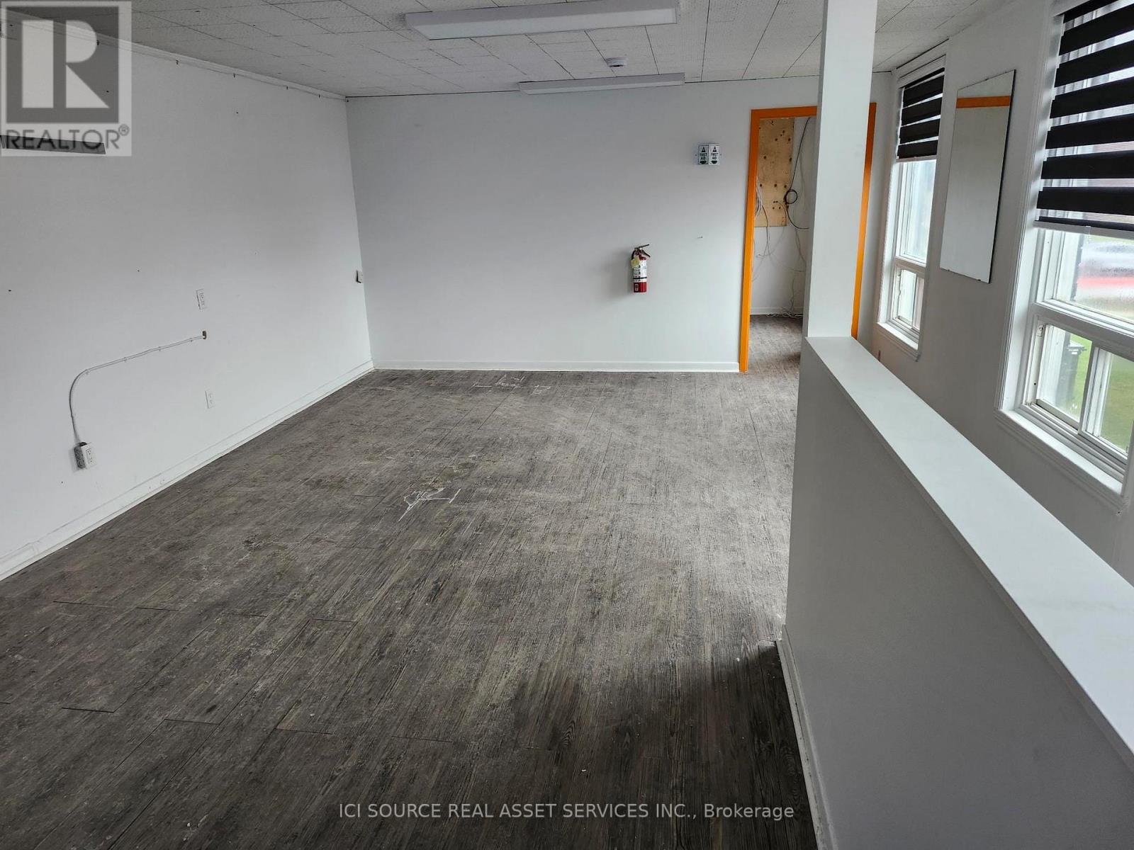 1153 Kennedy Road, Toronto, Ontario  M1P 2K8 - Photo 7 - E13005118