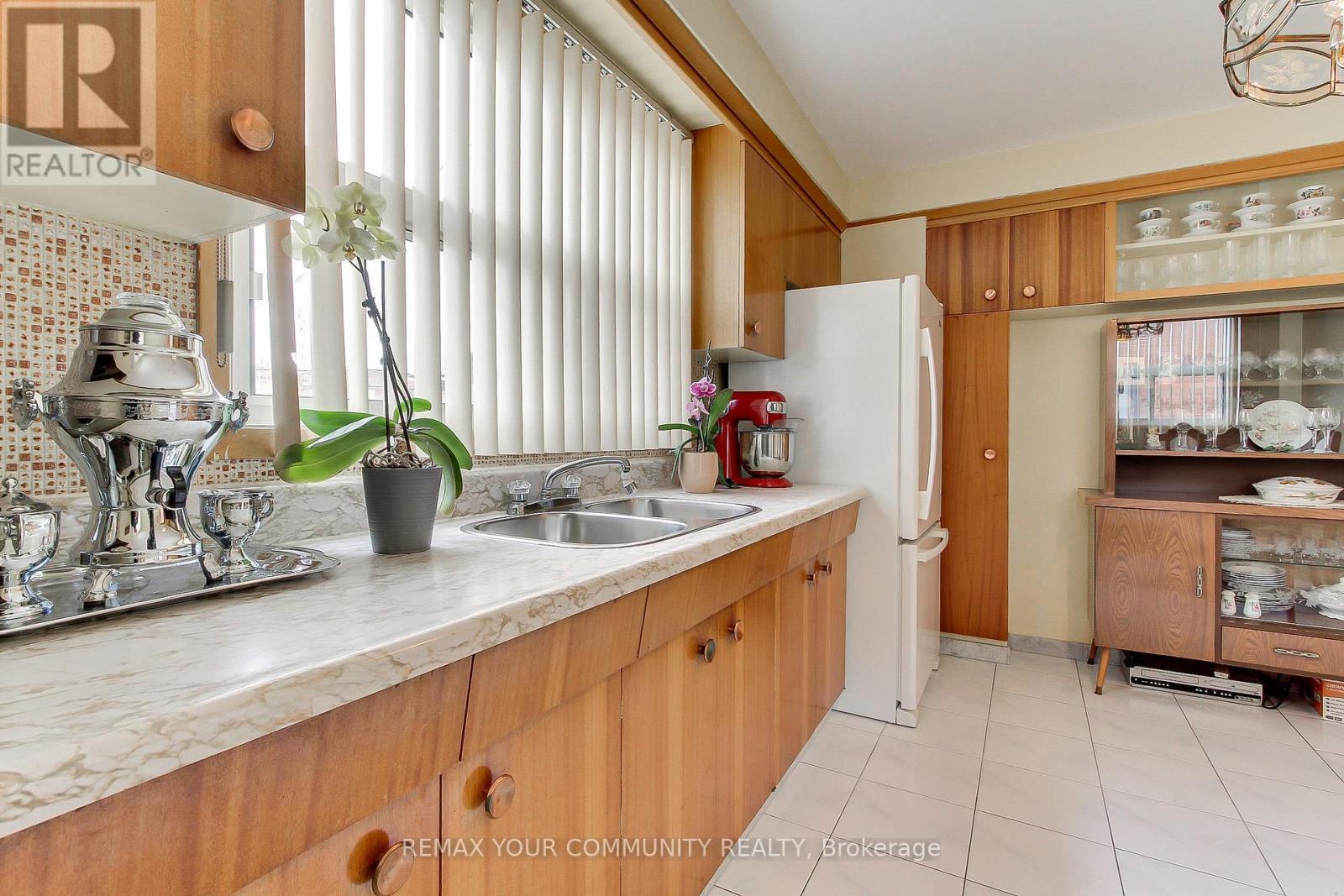 48 North Woodrow Boulevard, Toronto, Ontario  M1K 1W3 - Photo 14 - E13005146