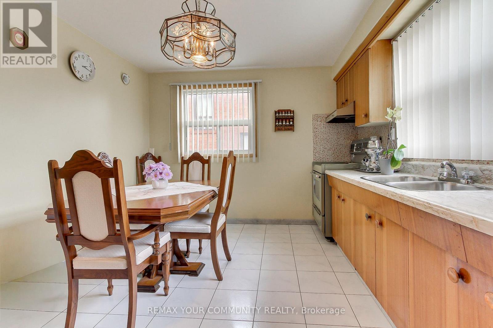 48 North Woodrow Boulevard, Toronto, Ontario  M1K 1W3 - Photo 15 - E13005146