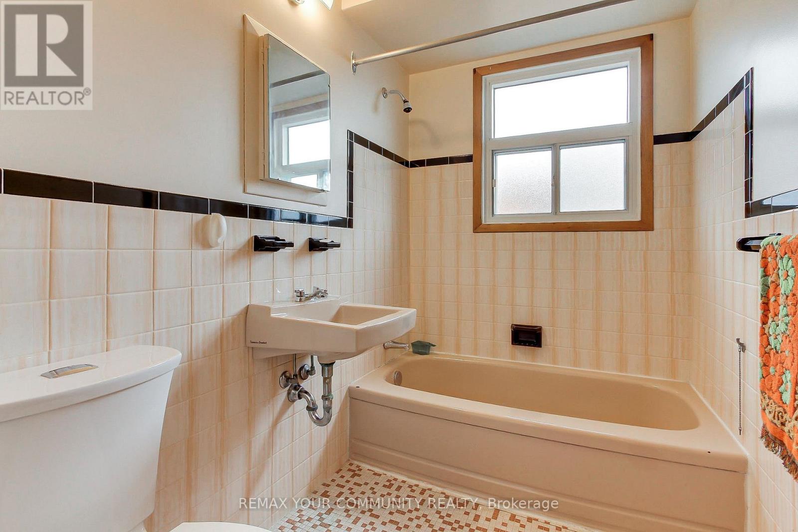 48 North Woodrow Boulevard, Toronto, Ontario  M1K 1W3 - Photo 23 - E13005146