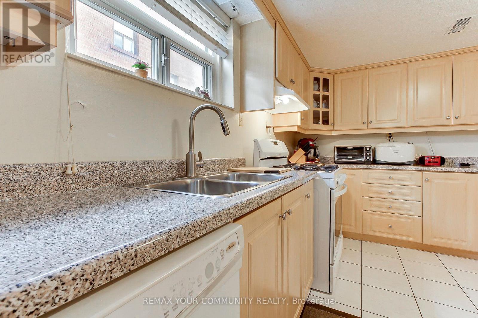 48 North Woodrow Boulevard, Toronto, Ontario  M1K 1W3 - Photo 25 - E13005146