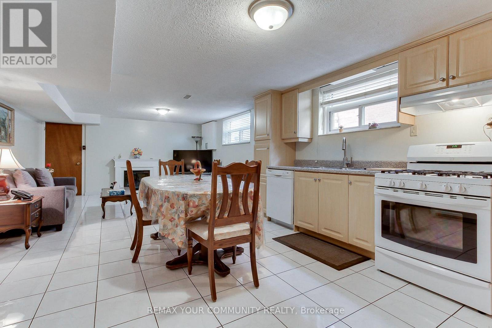 48 North Woodrow Boulevard, Toronto, Ontario  M1K 1W3 - Photo 27 - E13005146