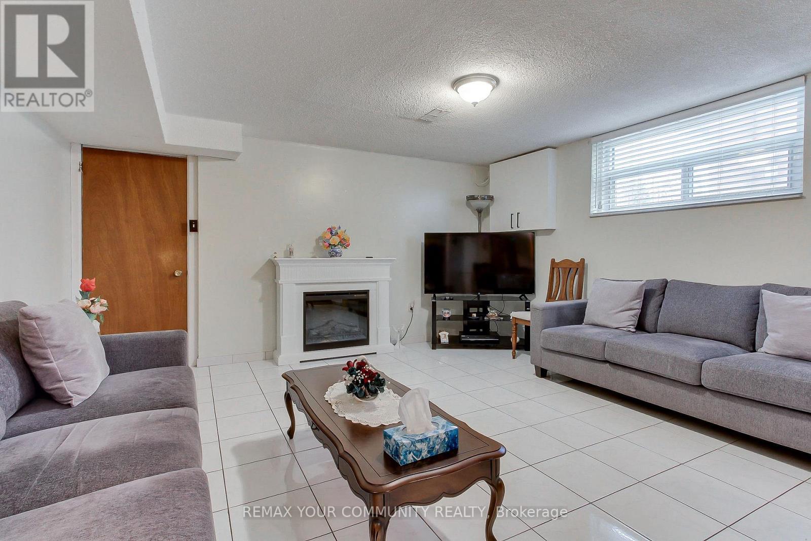 48 North Woodrow Boulevard, Toronto, Ontario  M1K 1W3 - Photo 28 - E13005146