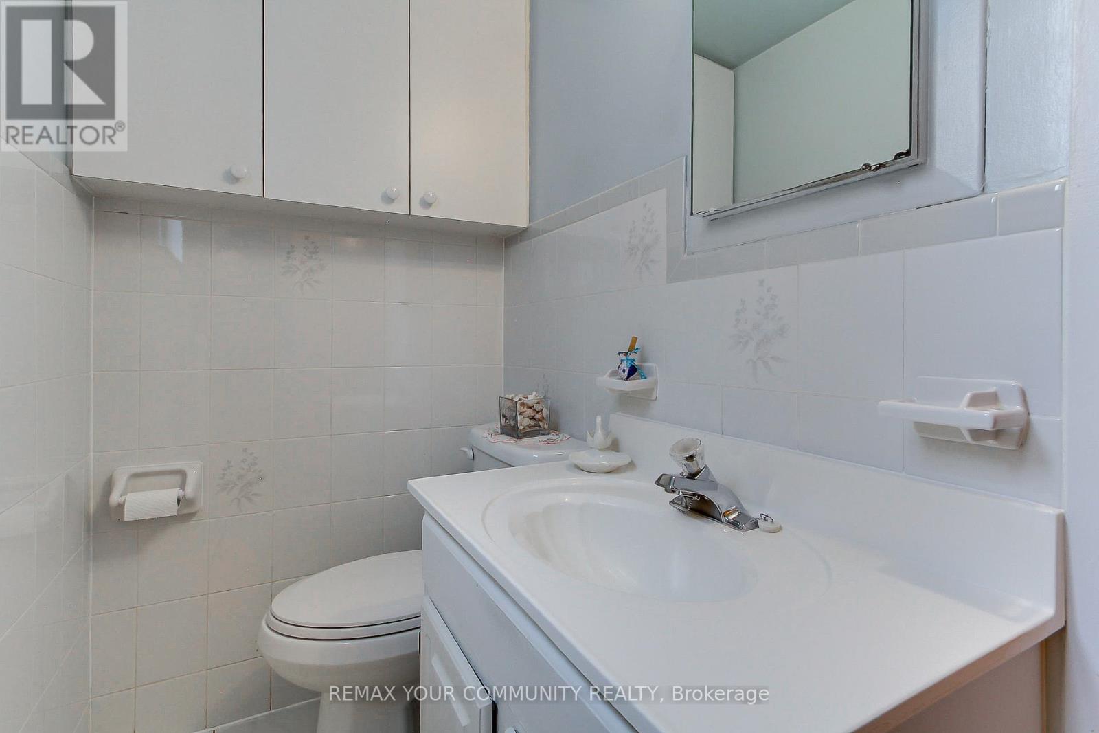 48 North Woodrow Boulevard, Toronto, Ontario  M1K 1W3 - Photo 31 - E13005146