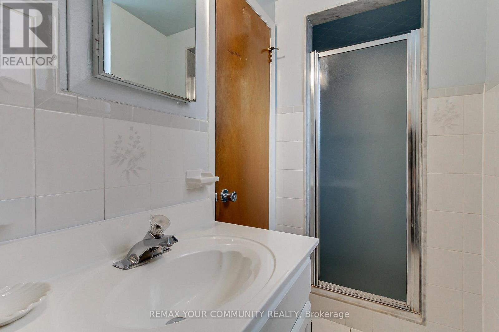 48 North Woodrow Boulevard, Toronto, Ontario  M1K 1W3 - Photo 32 - E13005146