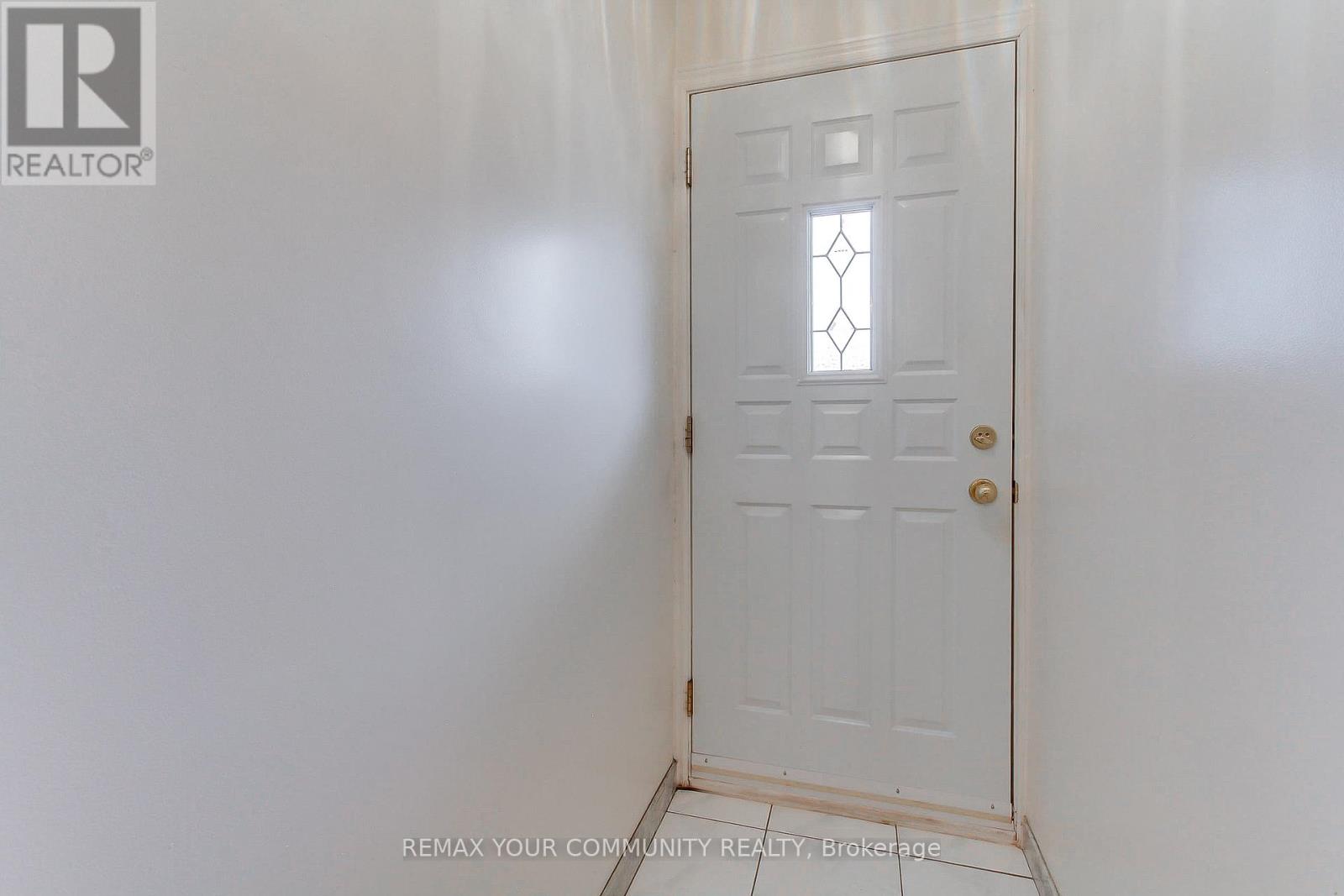 48 North Woodrow Boulevard, Toronto, Ontario  M1K 1W3 - Photo 5 - E13005146