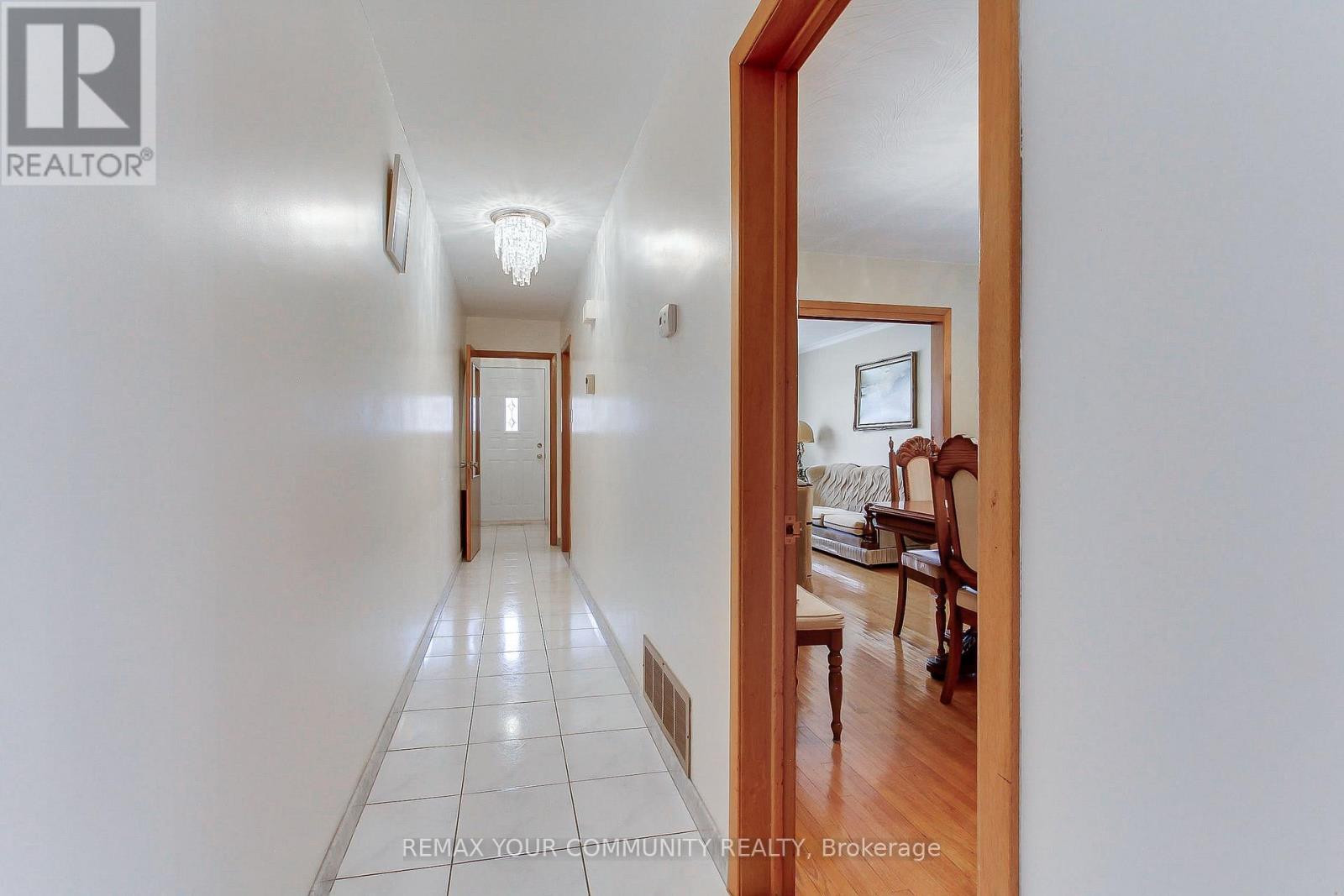 48 North Woodrow Boulevard, Toronto, Ontario  M1K 1W3 - Photo 6 - E13005146