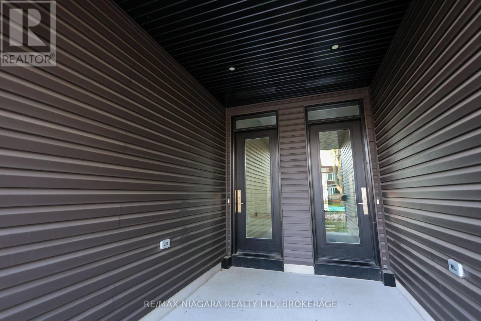 68 First Street, Welland, Ontario  L3B 4R9 - Photo 2 - X13005138