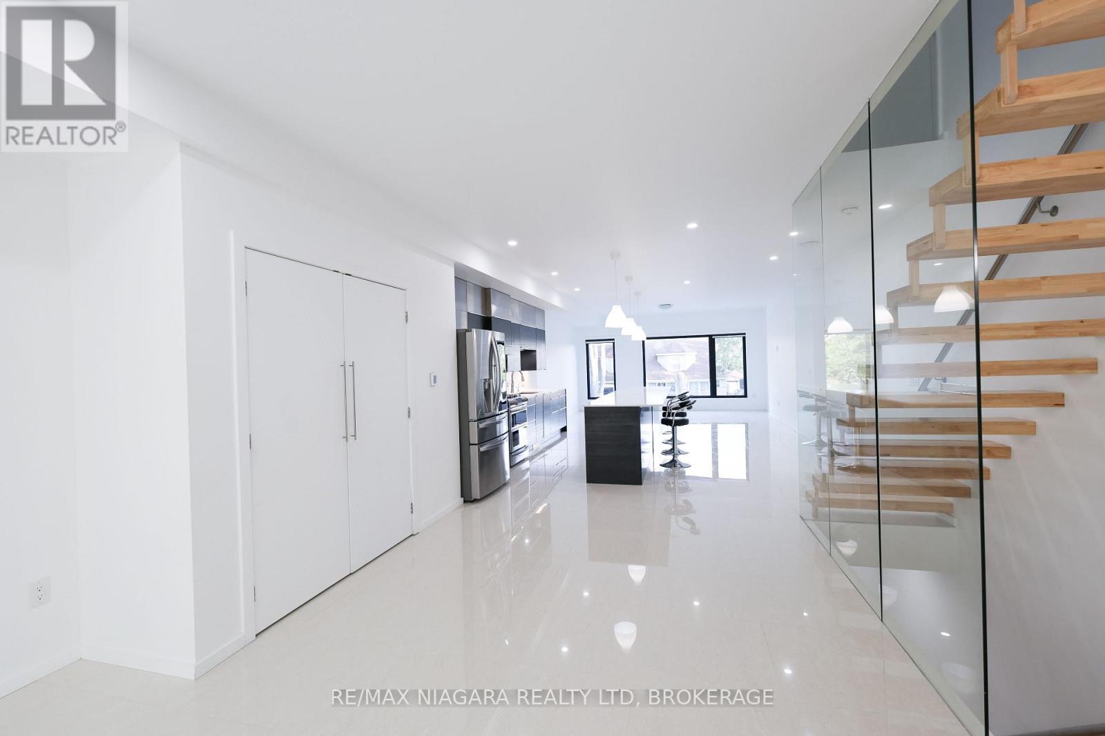 68 First Street, Welland, Ontario  L3B 4R9 - Photo 3 - X13005138