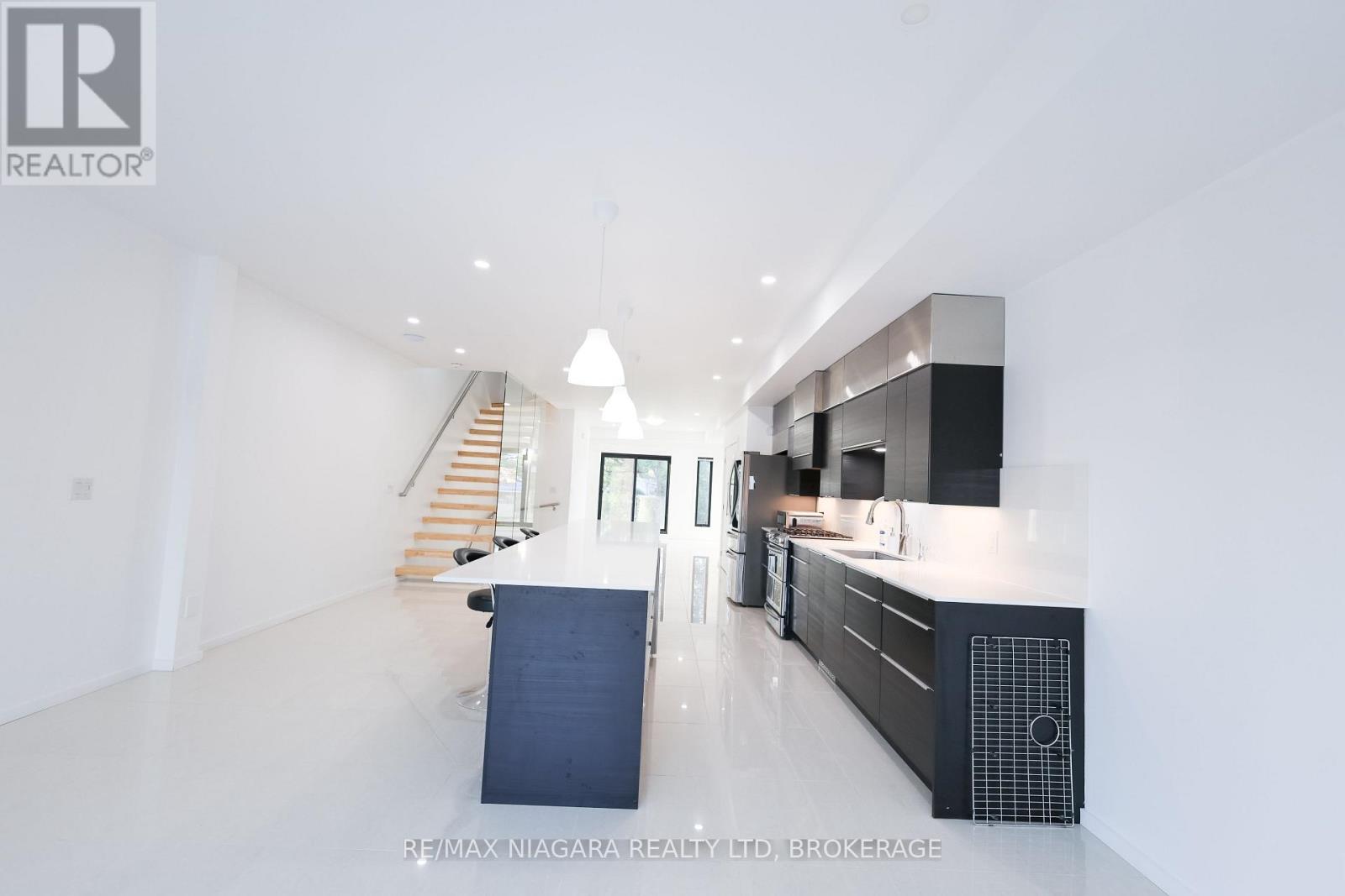 68 First Street, Welland, Ontario  L3B 4R9 - Photo 7 - X13005138