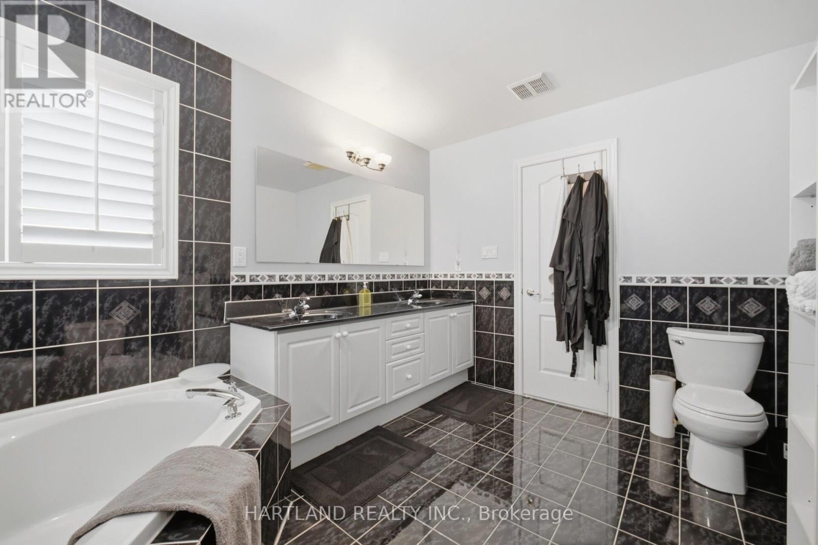 8 Westchester Crescent, Markham, Ontario  L6C 2X3 - Photo 30 - N13005152