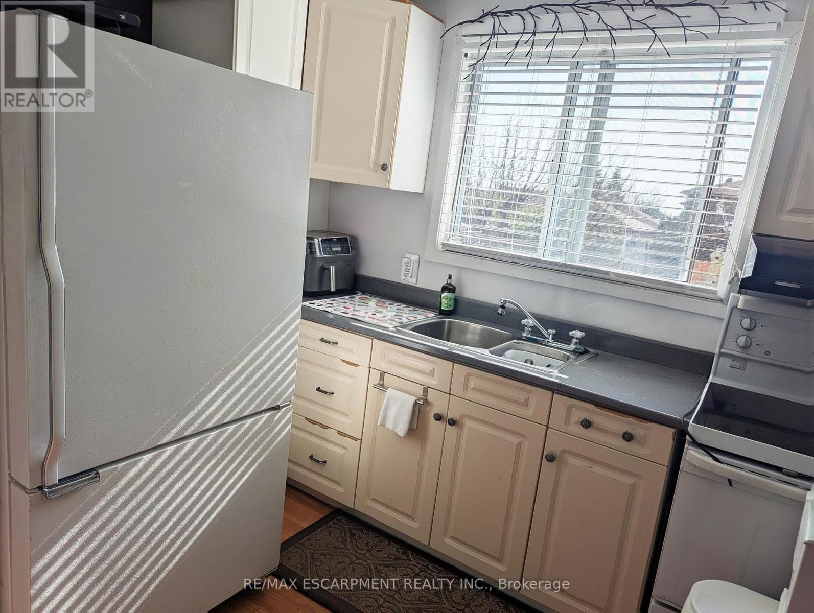 35 Marcia Avenue, Toronto, Ontario  M6B 2Y6 - Photo 17 - W13005130