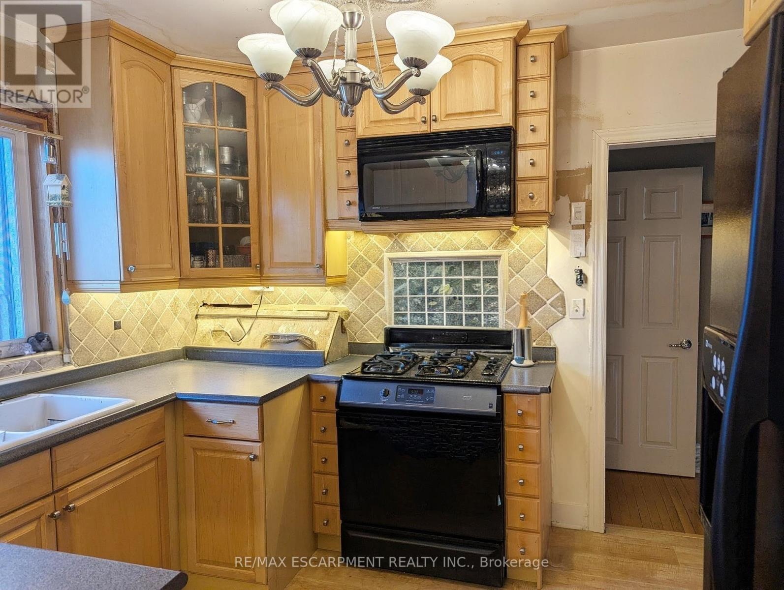 35 Marcia Avenue, Toronto, Ontario  M6B 2Y6 - Photo 5 - W13005130