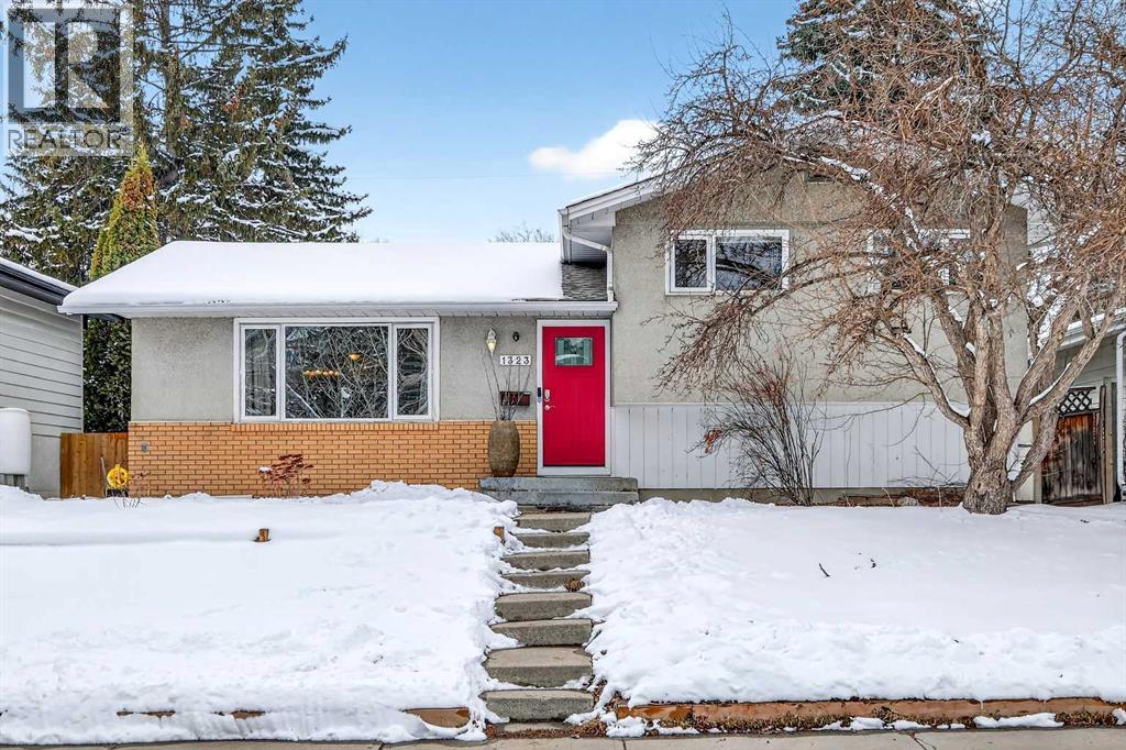 1323 University Drive Nw, Calgary, Alberta  T2N 3Y8 - Photo 1 - A2296919