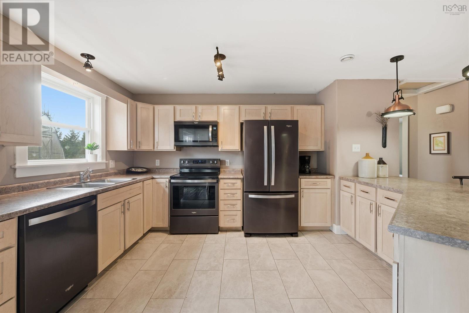 281 Heselton Drive, Ostrea Lake, Nova Scotia  B0J 2L0 - Photo 6 - 202600908