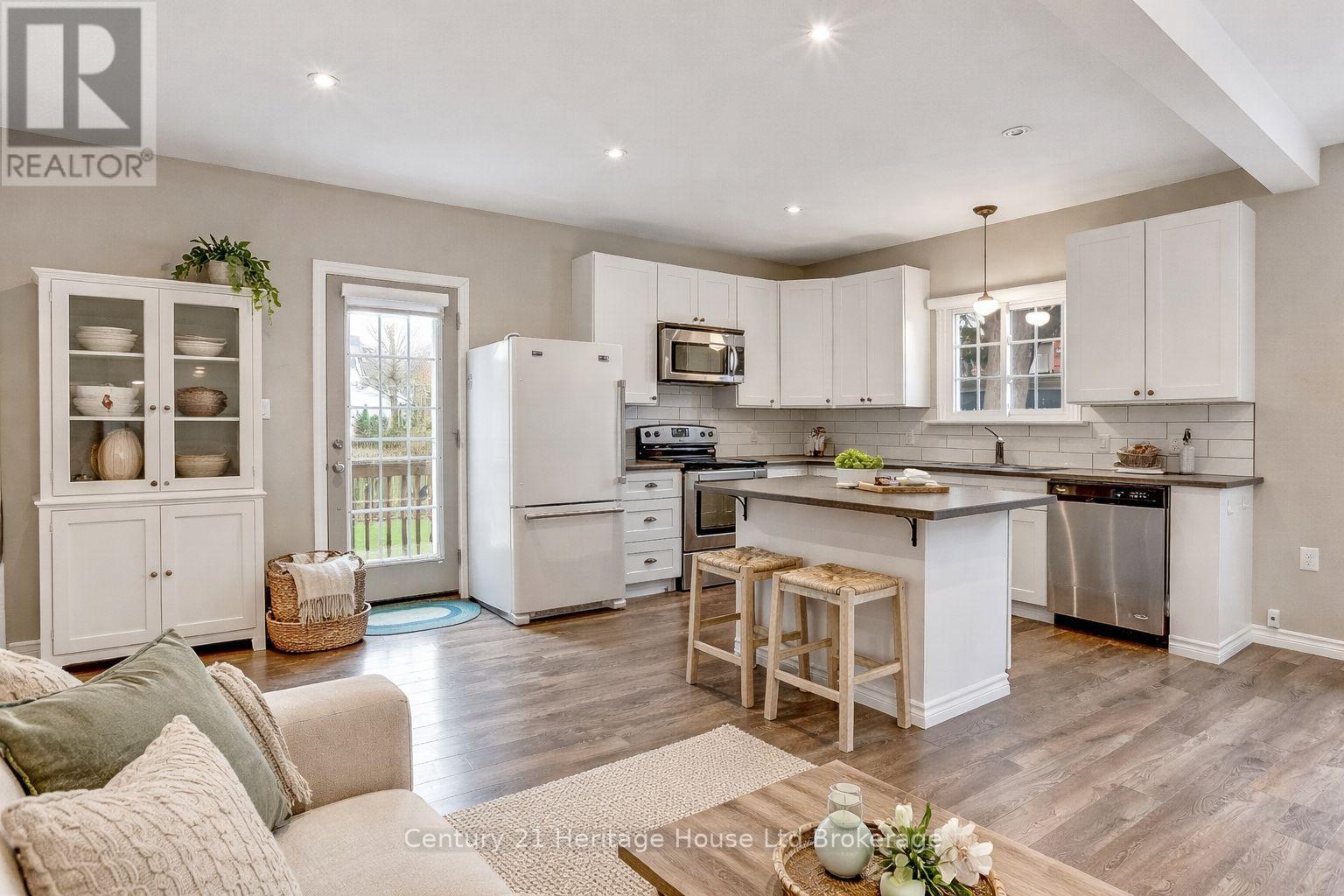 137 Wonham Street S, Ingersoll, Ontario  N5C 2Y9 - Photo 4 - X13005206