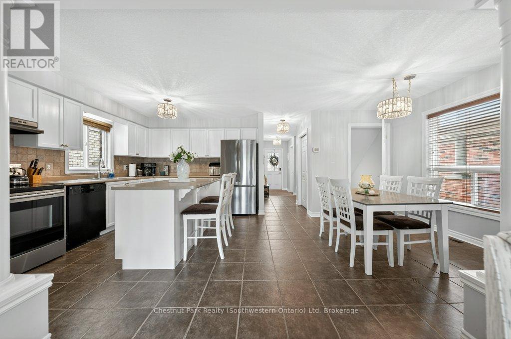 157 Lynch Circle, Guelph, Ontario  N1L 1R7 - Photo 2 - X13005216