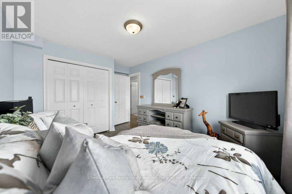 157 Lynch Circle, Guelph, Ontario  N1L 1R7 - Photo 36 - X13005216