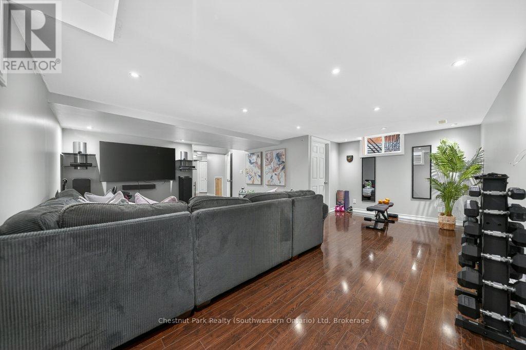 157 Lynch Circle, Guelph, Ontario  N1L 1R7 - Photo 5 - X13005216