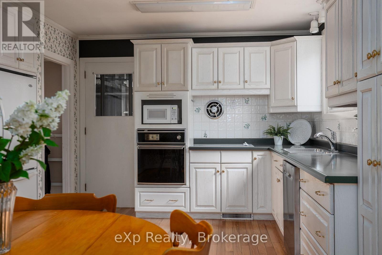 570 7th Street W, Owen Sound, Ontario  N4K 3L6 - Photo 5 - X13005228