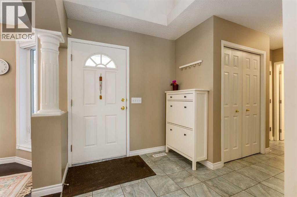 331 Sierra Madre Court Sw, Calgary, Alberta  T3H 3G7 - Photo 3 - A2299948