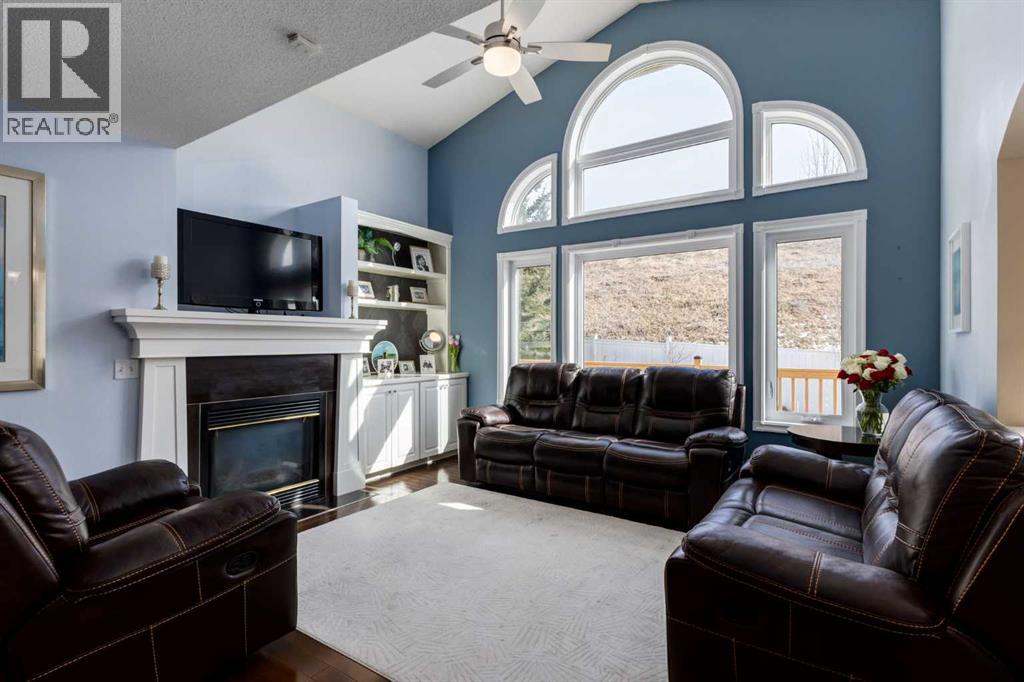 331 Sierra Madre Court Sw, Calgary, Alberta  T3H 3G7 - Photo 16 - A2299948