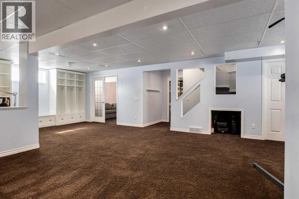 331 Sierra Madre Court Sw, Calgary, Alberta  T3H 3G7 - Photo 32 - A2299948