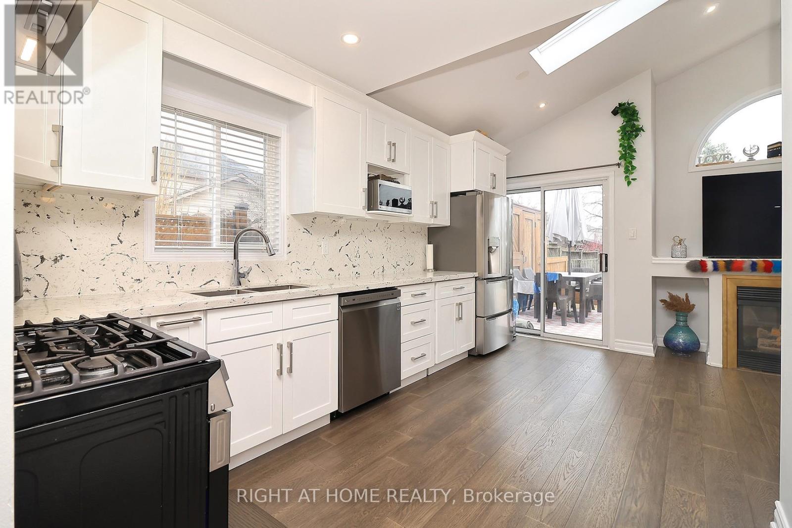 27 Foundry Lane, Whitby, Ontario  L1P 1M5 - Photo 8 - E13005196