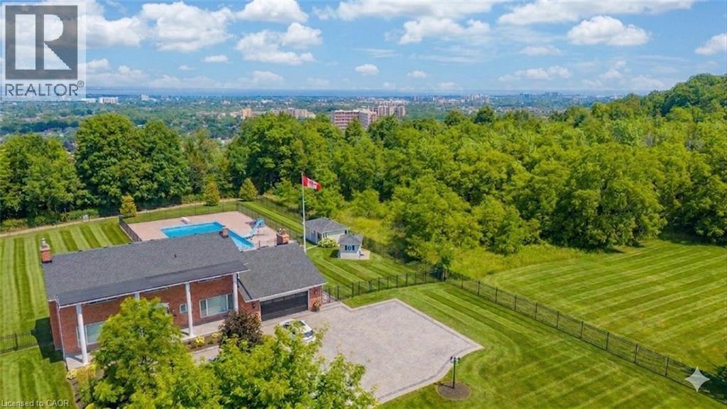 10 AZALEA Court, Stoney Creek, Ontario