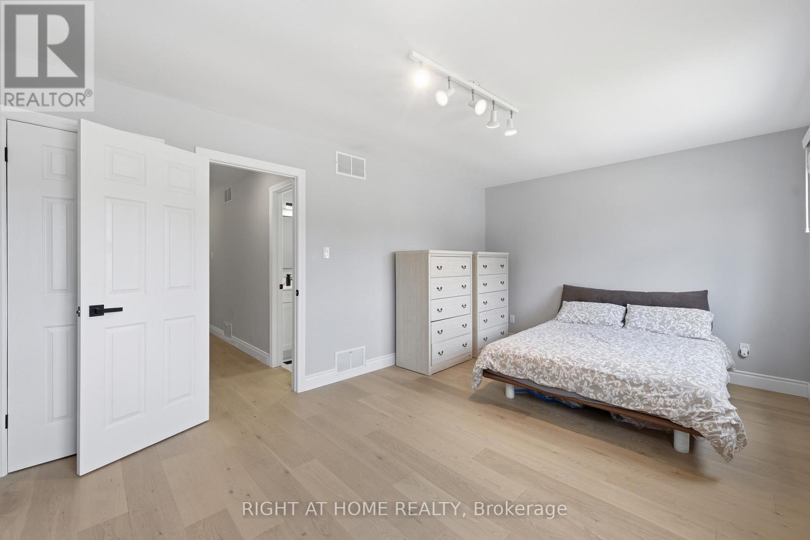 2458 Cavendish Drive, Burlington, Ontario  L7P 3T8 - Photo 21 - W13005186